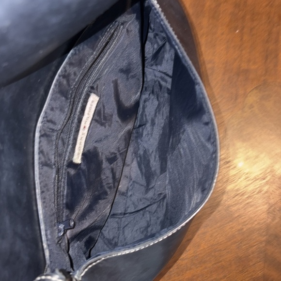Tommy Hilfiger leather extra smooth Crossbody bag  navy blue/white stitching EUC - Picture 16 of 17